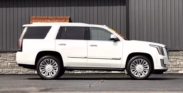 2016 Cadillac Escalade - 1GYS4DKJ6GR337072 - Image #2