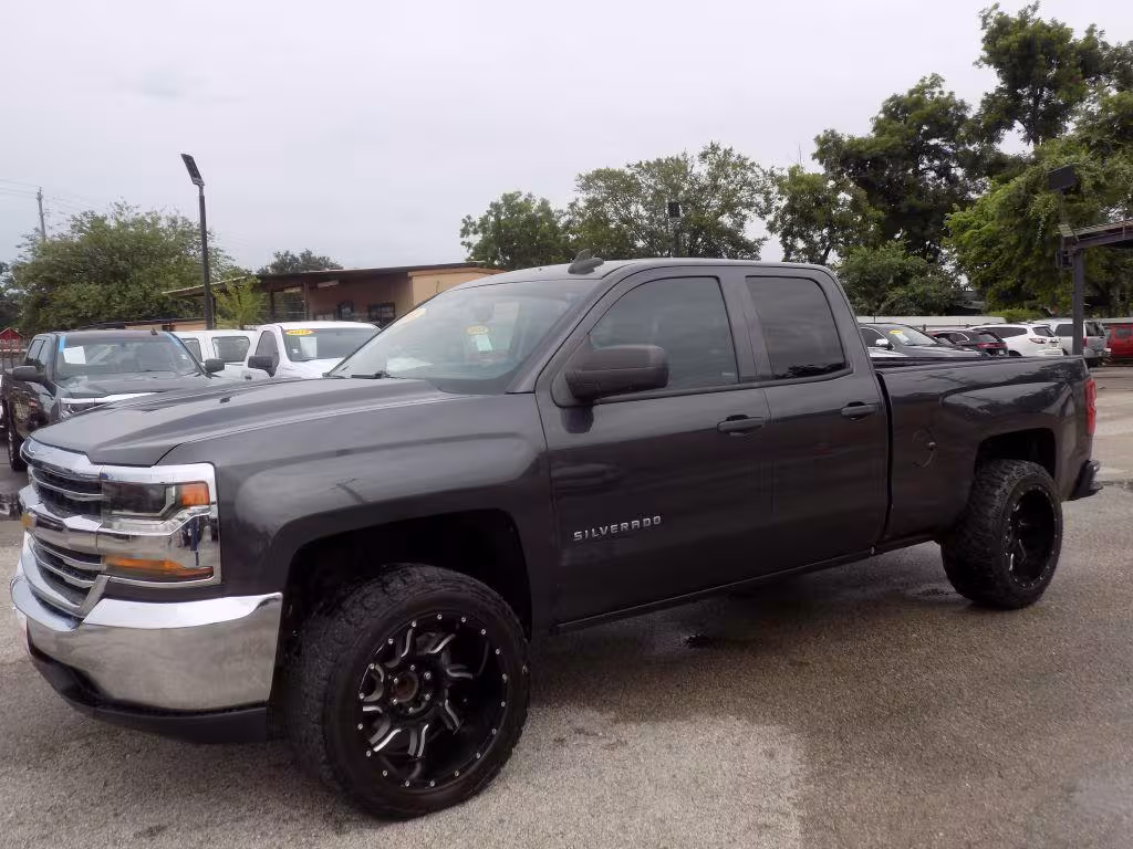 2016 Chevrolet Silverado 1500 - 1GCRCNEH9GZ107998 - Image #2