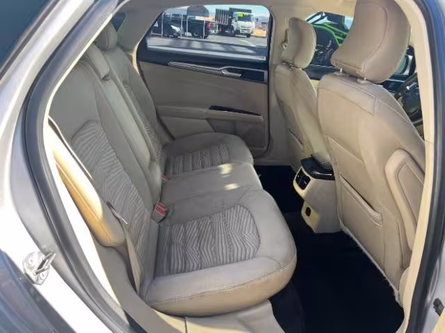 2016 Ford Fusion - 3FA6P0HD0GR118806 - Image #28