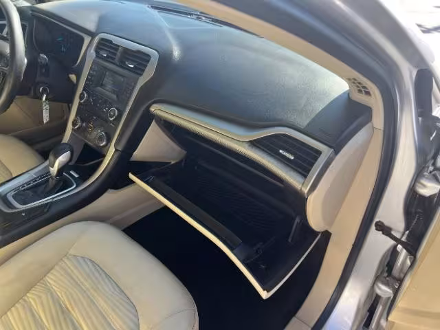 2016 Ford Fusion - 3FA6P0HD0GR118806 - Image #31
