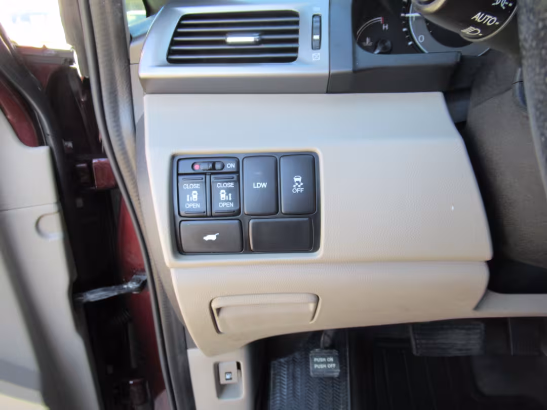 2016 Honda Odyssey - 5FNRL5H62GB103369 - Image #2