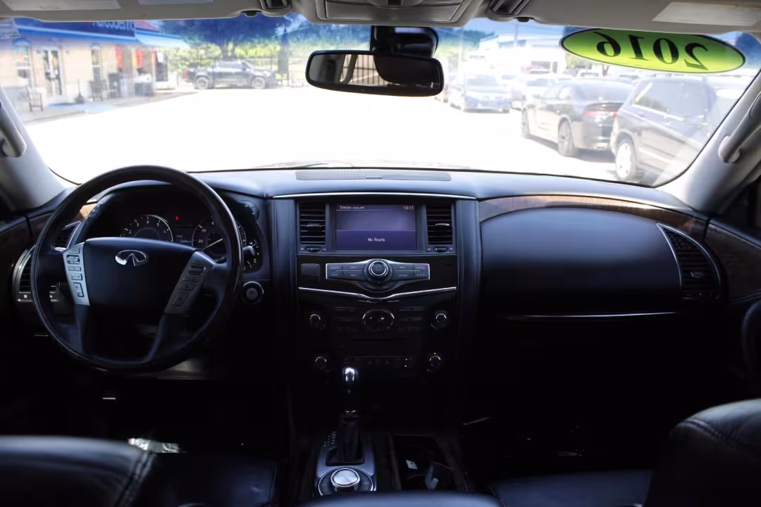 2016 Infiniti QX80 - JN8AZ2NE5G9126567 - Image #16