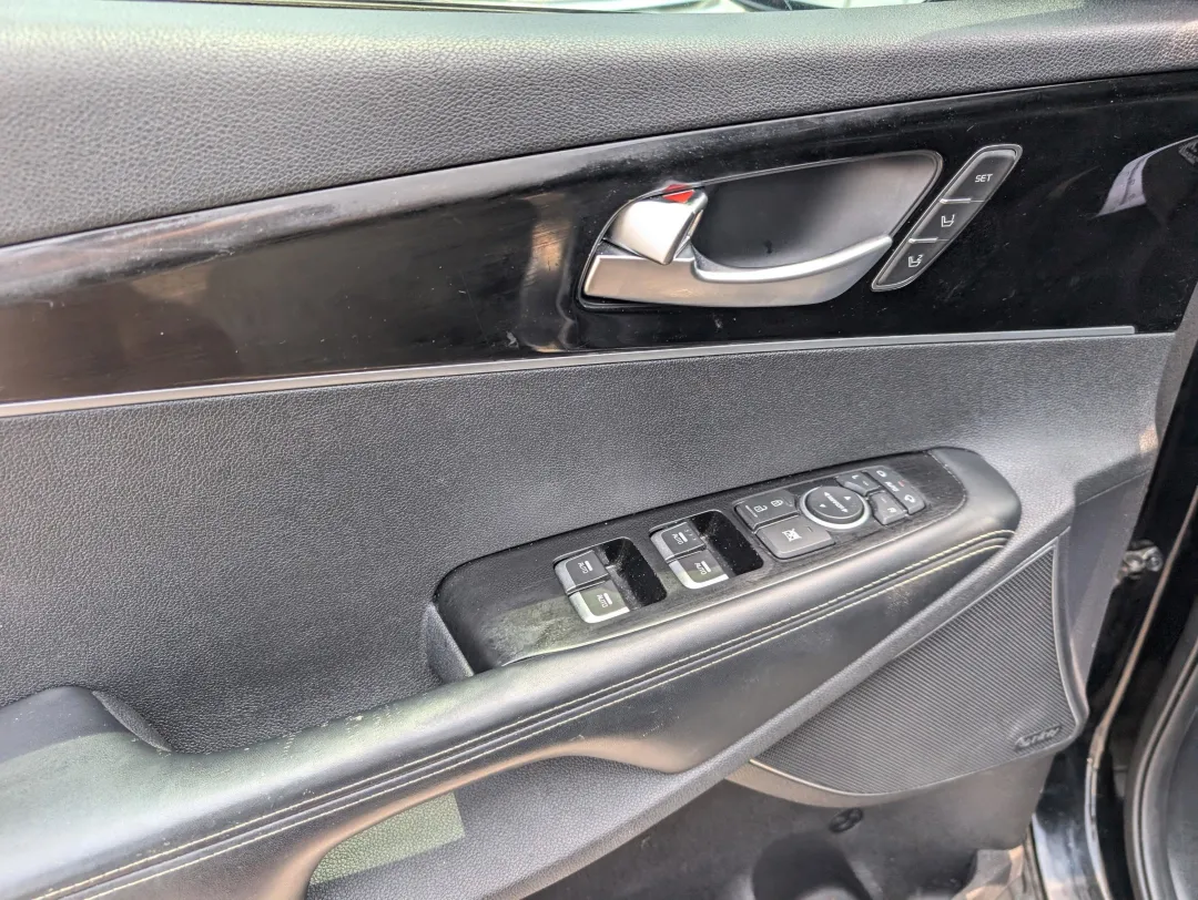 2016 Kia Sorento - 5XYPK4A18GG041813 - Image #9