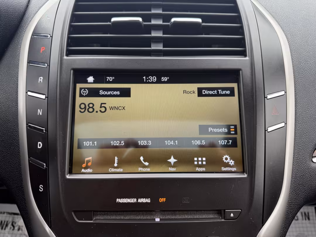2016 Lincoln MKC - 5LMCJ3D98GUJ21066 - Image #18