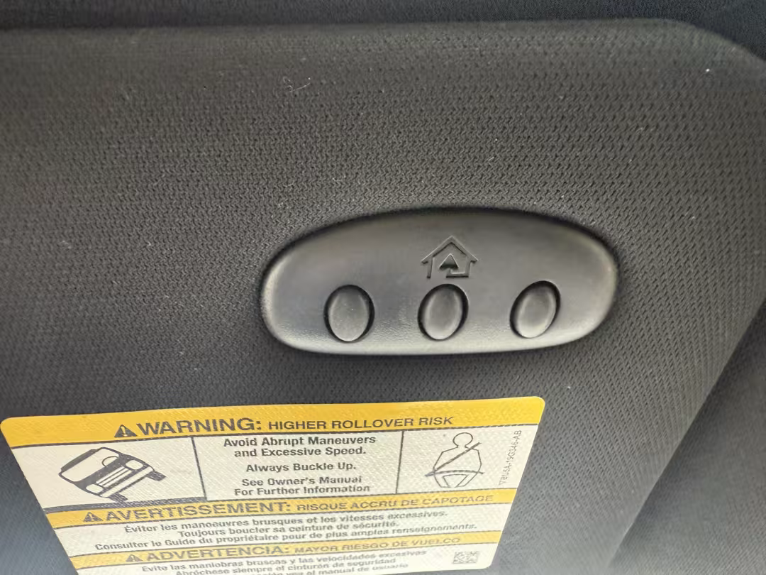 2016 Lincoln MKC - 5LMCJ3D98GUJ21066 - Image #23