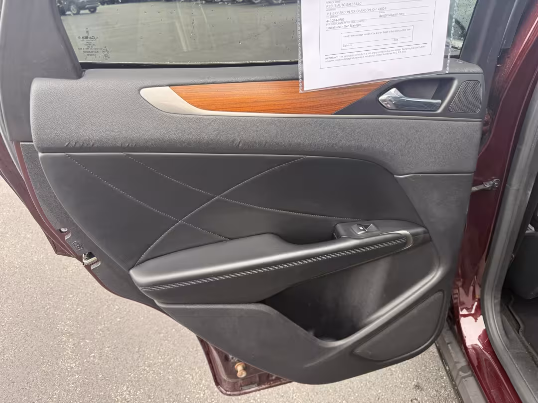 2016 Lincoln MKC - 5LMCJ3D98GUJ21066 - Image #27