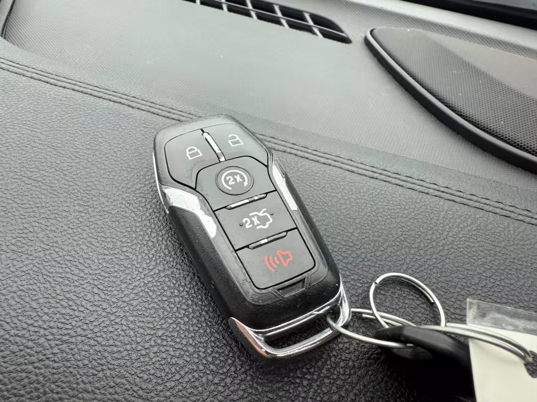2016 Lincoln MKC - 5LMCJ3D98GUJ21066 - Image #38