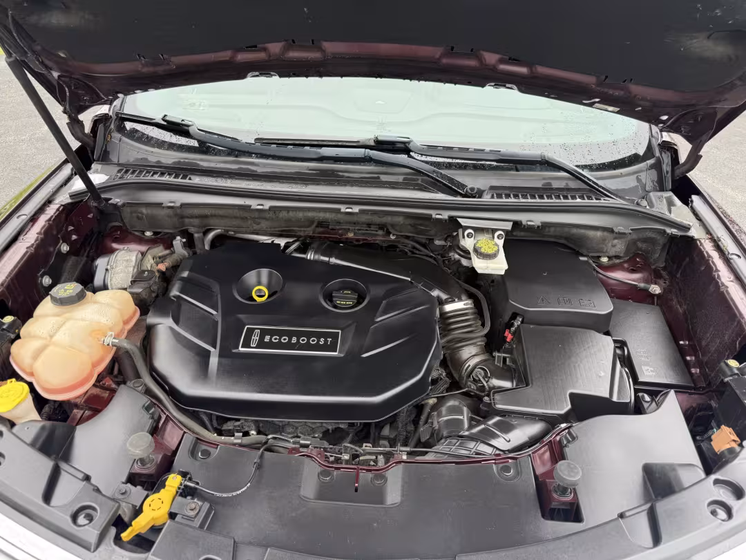 2016 Lincoln MKC - 5LMCJ3D98GUJ21066 - Image #5