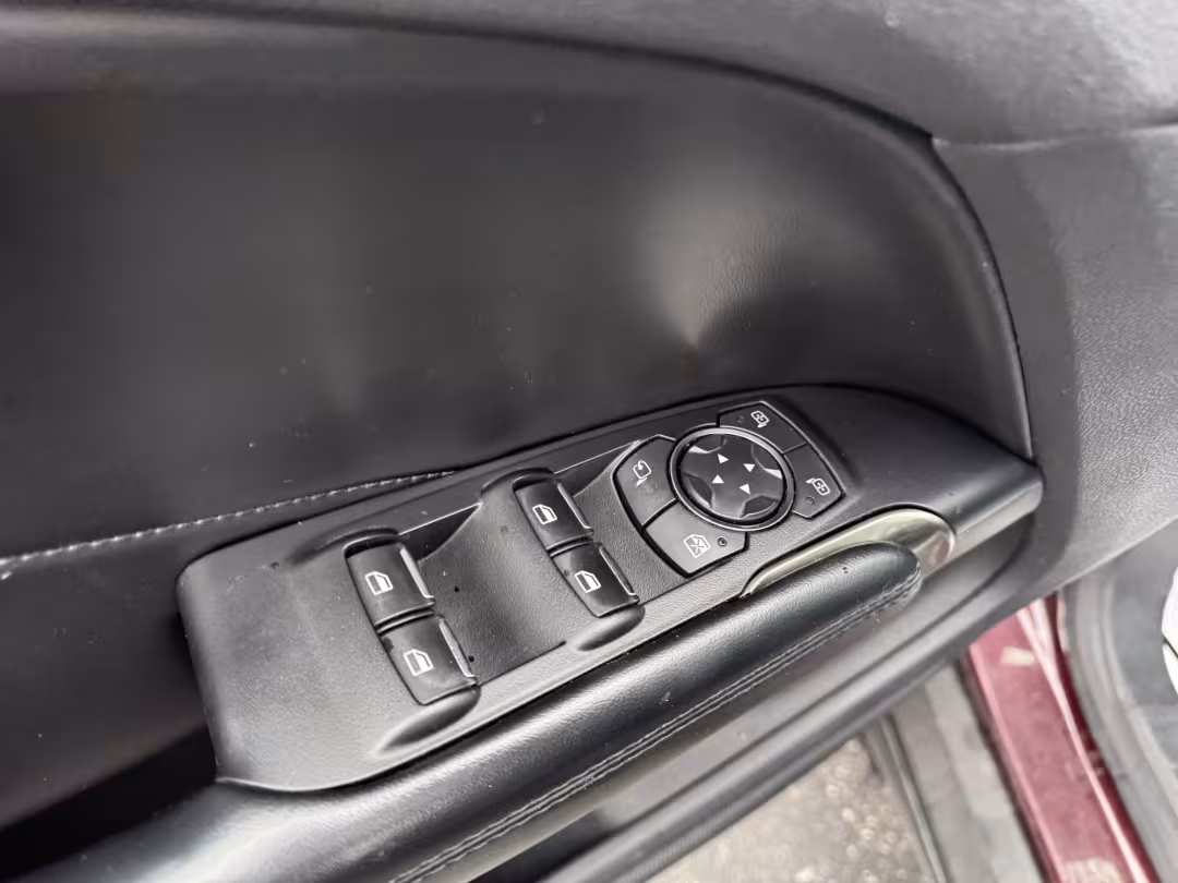 2016 Lincoln MKC - 5LMCJ3D98GUJ21066 - Image #8