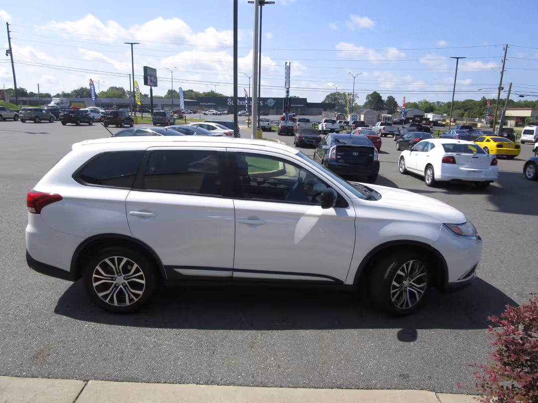 2016 Mitsubishi Outlander - JA4AD2A36GZ051502 - Image #2