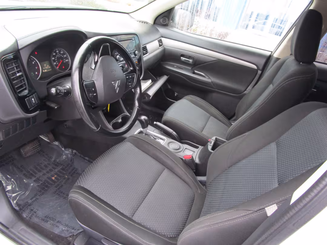 2016 Mitsubishi Outlander - JA4AD2A36GZ051502 - Image #4