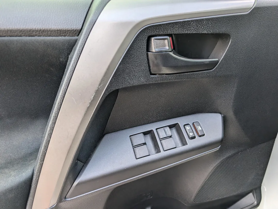 2016 Toyota RAV4 - 2T3BFREV0GW531222 - Image #9