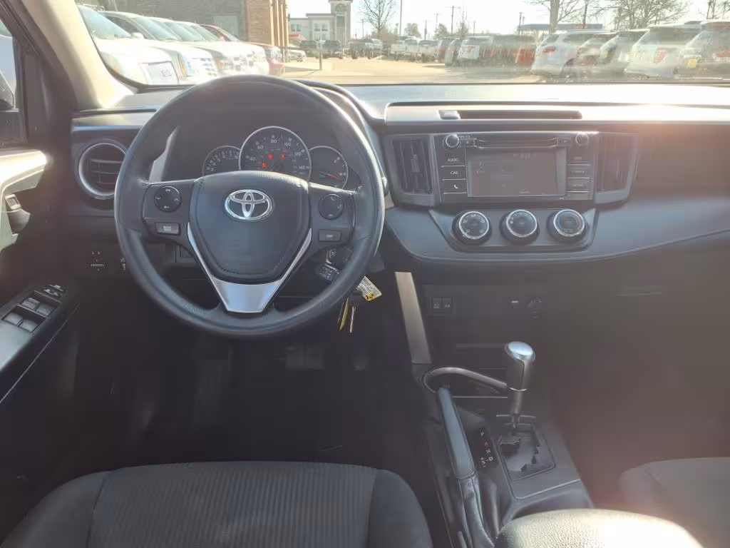 2016 Toyota RAV4 - JTMZFREV4GJ098694 - Image #11