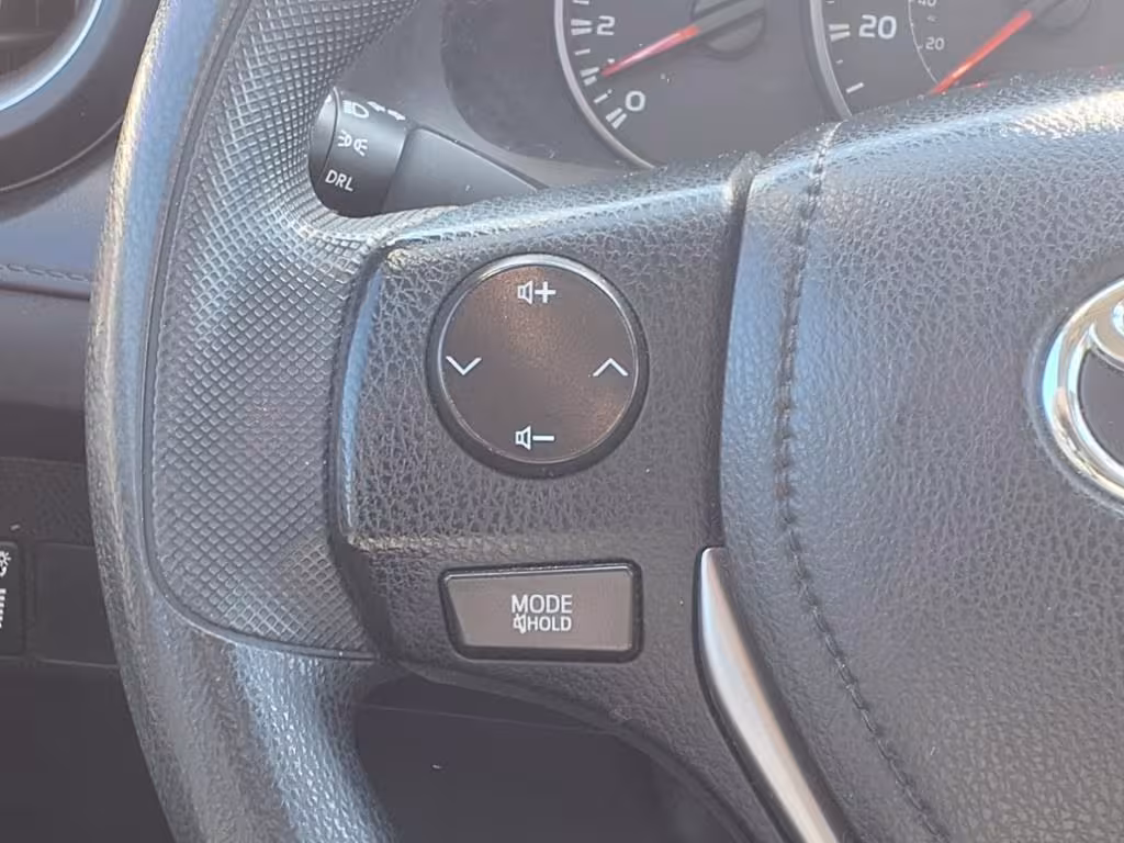 2016 Toyota RAV4 - JTMZFREV4GJ098694 - Image #7
