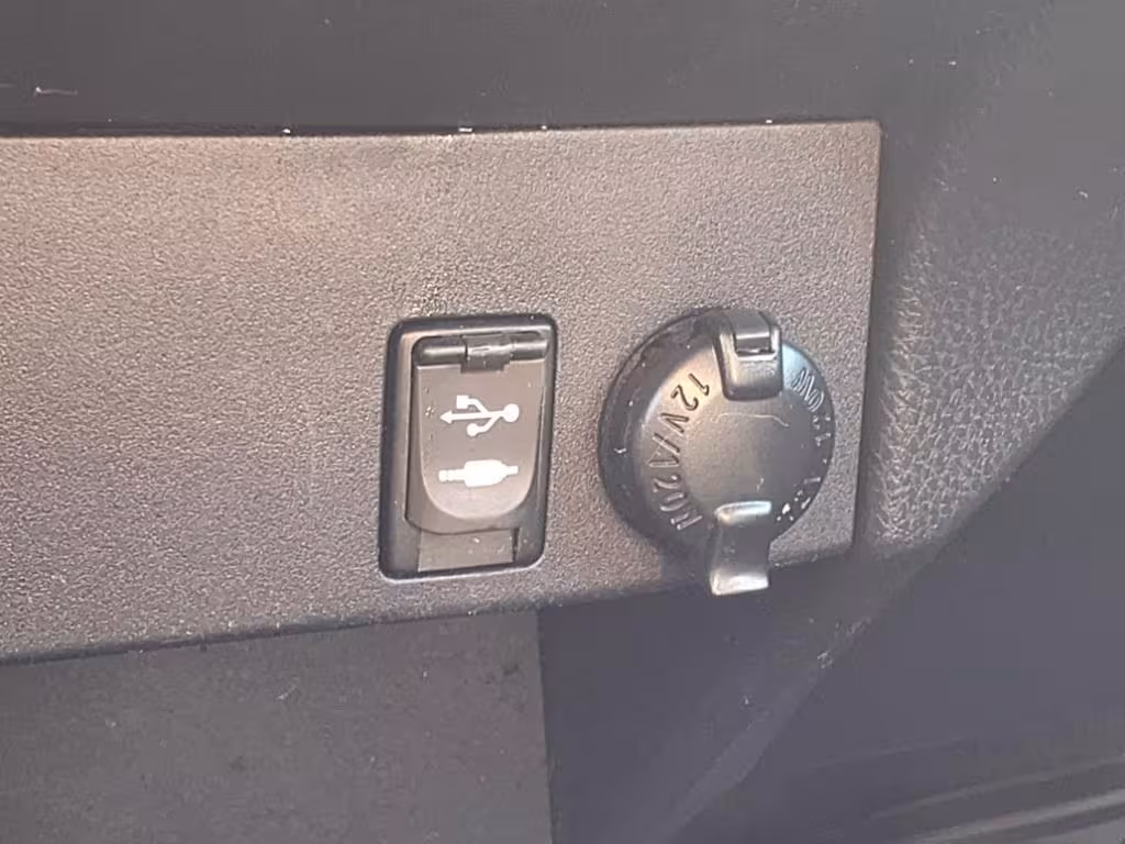 2016 Toyota RAV4 - JTMZFREV4GJ098694 - Image #9