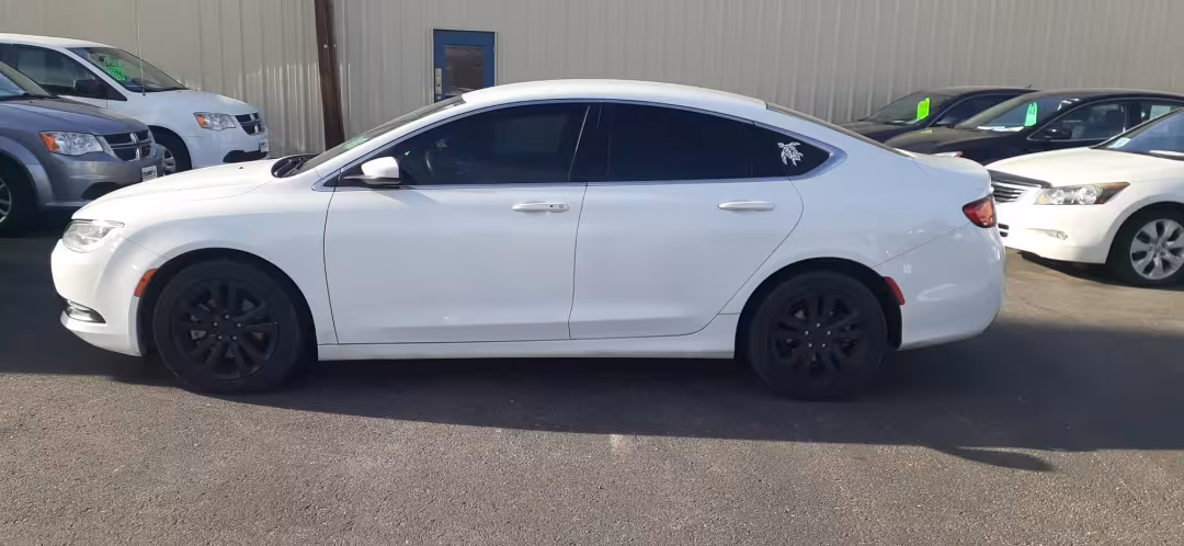 2017 Chrysler 200 - 1C3CCCFBXHN500961 - Image #5