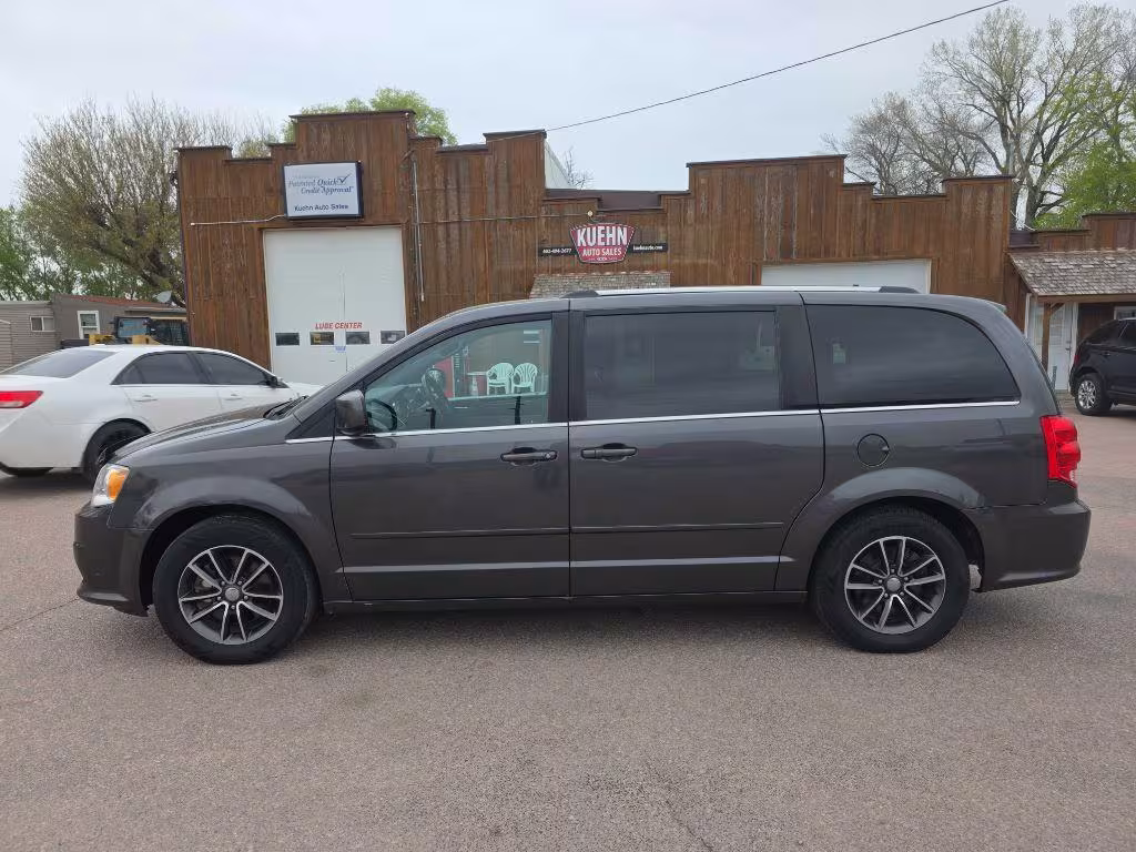 2017 Dodge Grand Caravan - 2C4RDGCG0HR624749 - Image #2