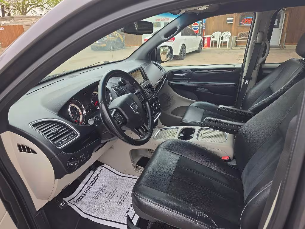 2017 Dodge Grand Caravan - 2C4RDGCG0HR624749 - Image #5