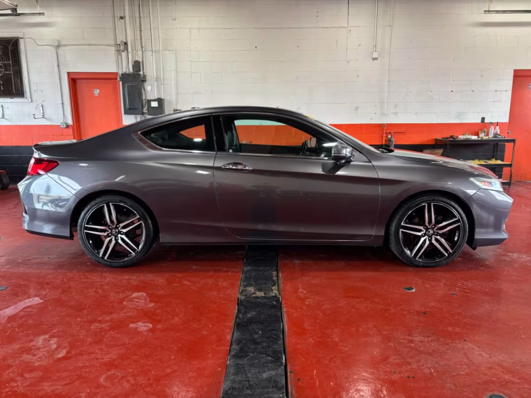 2017 Honda Accord - 1HGCT2B05HA003111 - Image #2