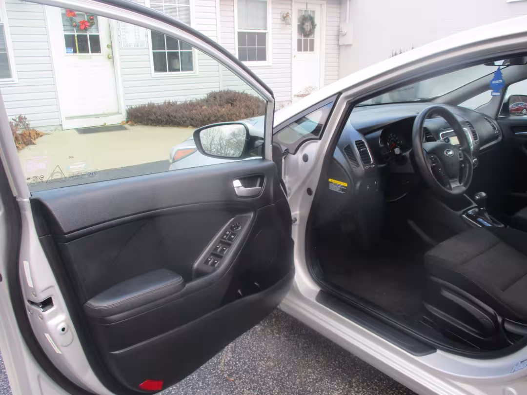 2017 Kia Forte - 3KPFK4A75HE104820 - Image #12