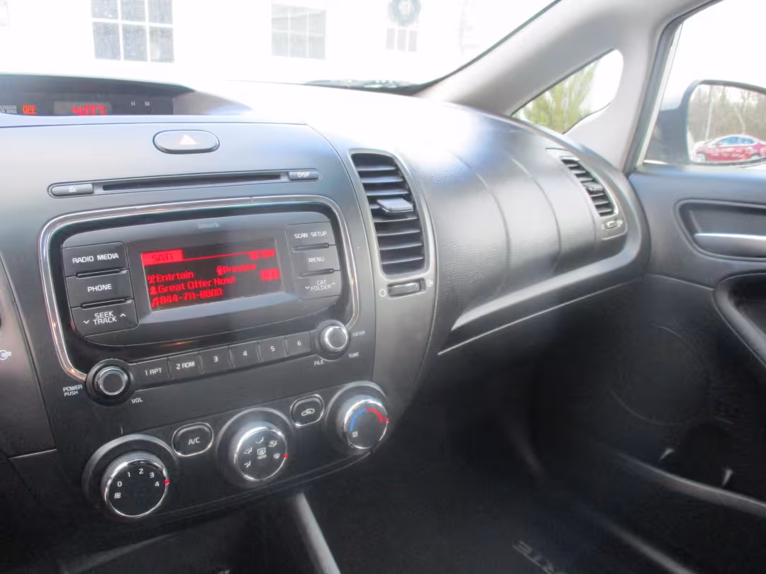 2017 Kia Forte - 3KPFK4A75HE104820 - Image #15