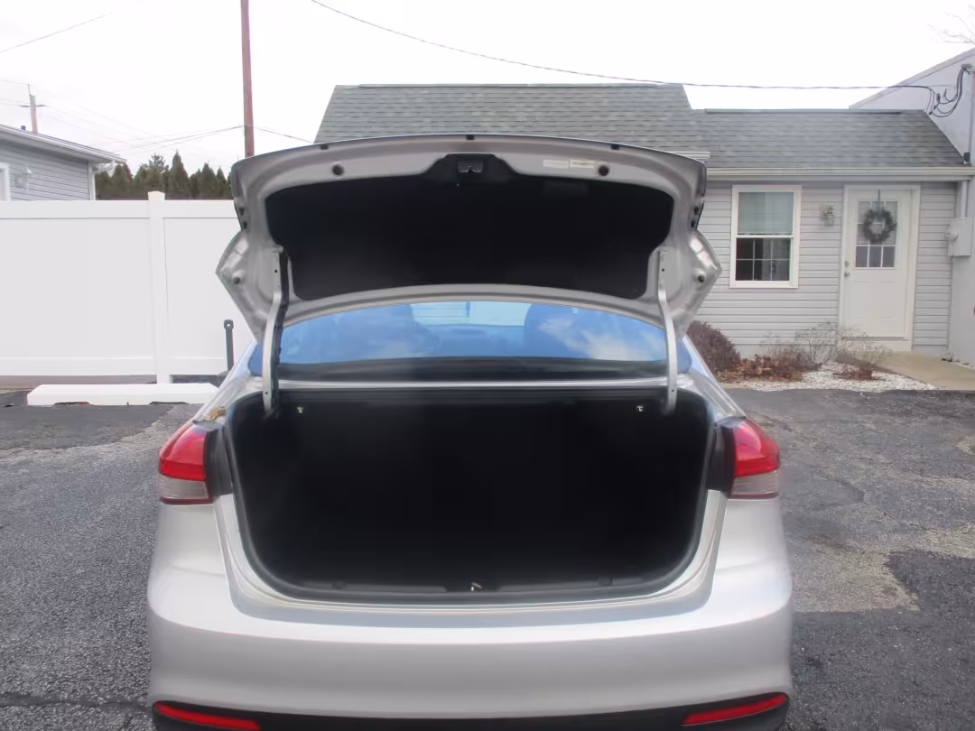 2017 Kia Forte - 3KPFK4A75HE104820 - Image #18