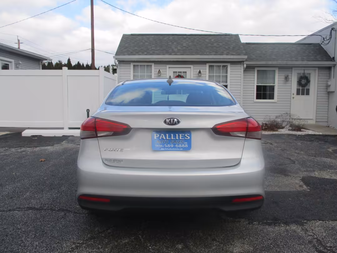 2017 Kia Forte - 3KPFK4A75HE104820 - Image #5
