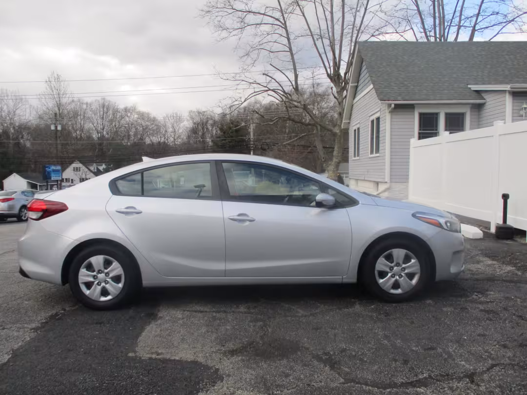 2017 Kia Forte - 3KPFK4A75HE104820 - Image #7