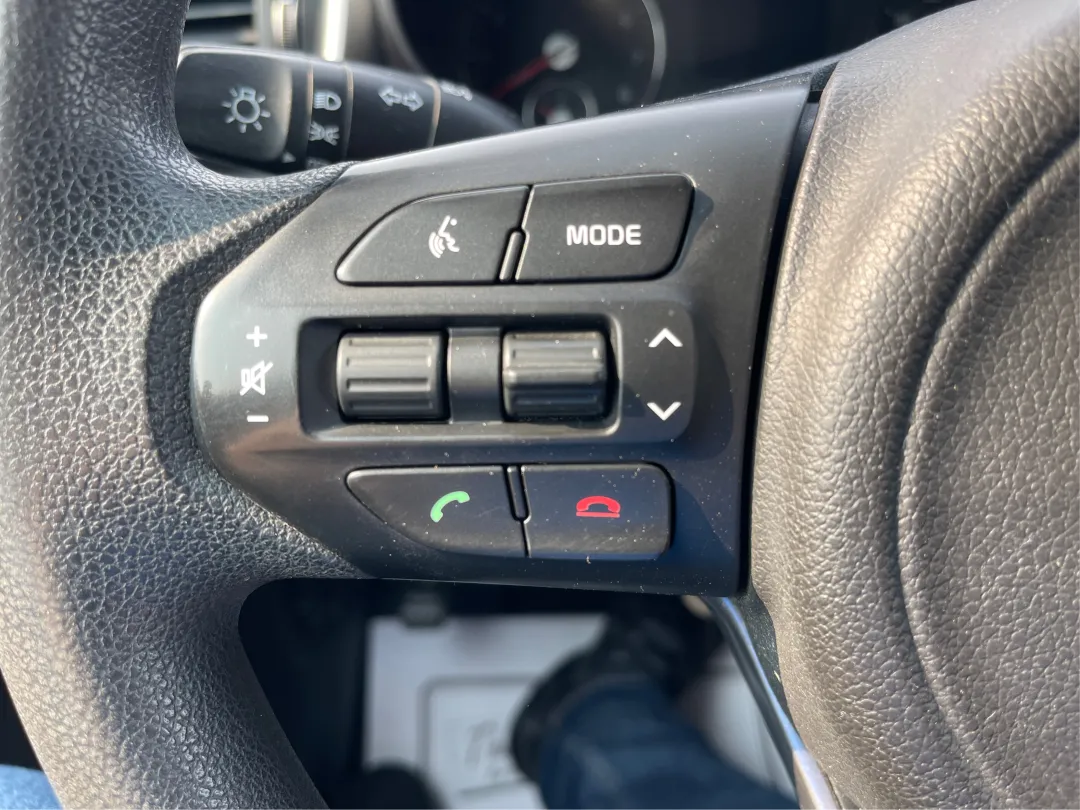 2017 Kia Sorento - 5XYPG4A3XHG265332 - Image #16