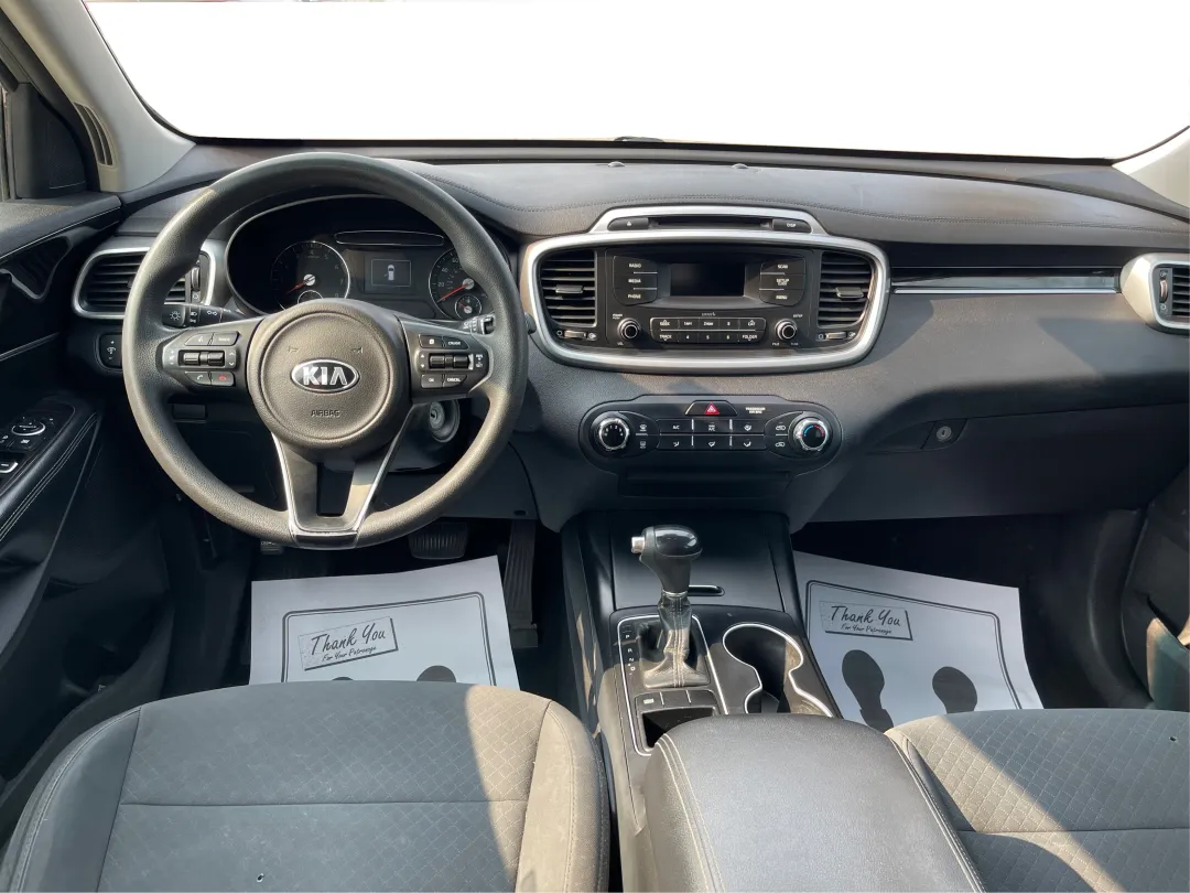 2017 Kia Sorento - 5XYPG4A3XHG265332 - Image #21