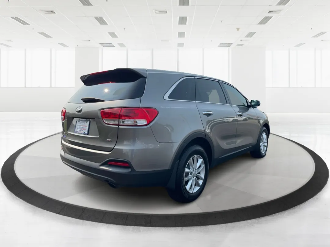 2017 Kia Sorento - 5XYPG4A3XHG265332 - Image #3
