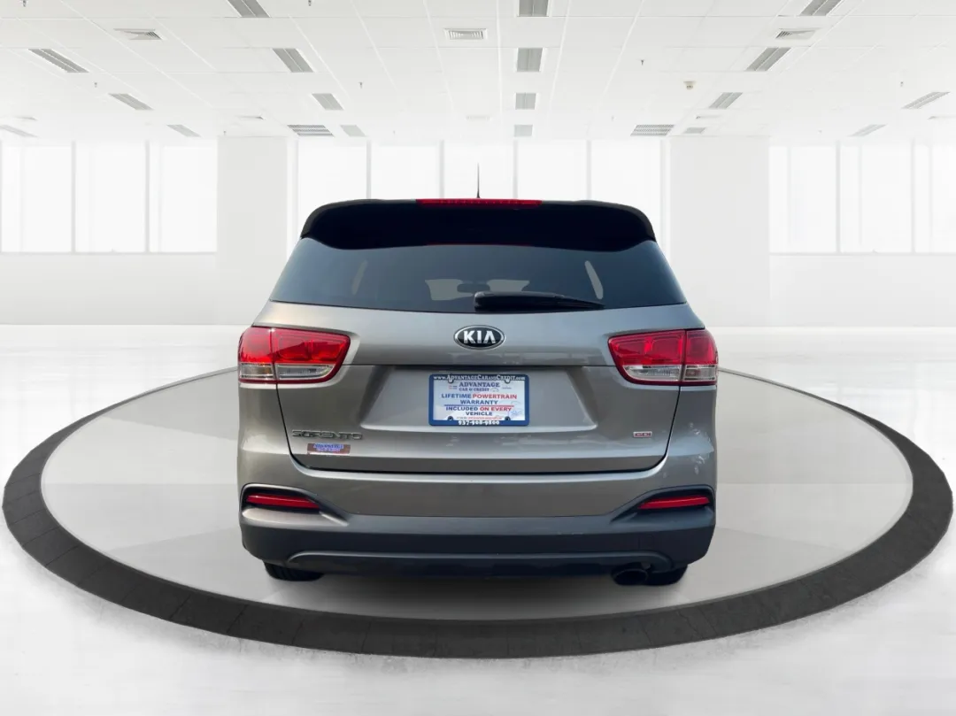 2017 Kia Sorento - 5XYPG4A3XHG265332 - Image #4