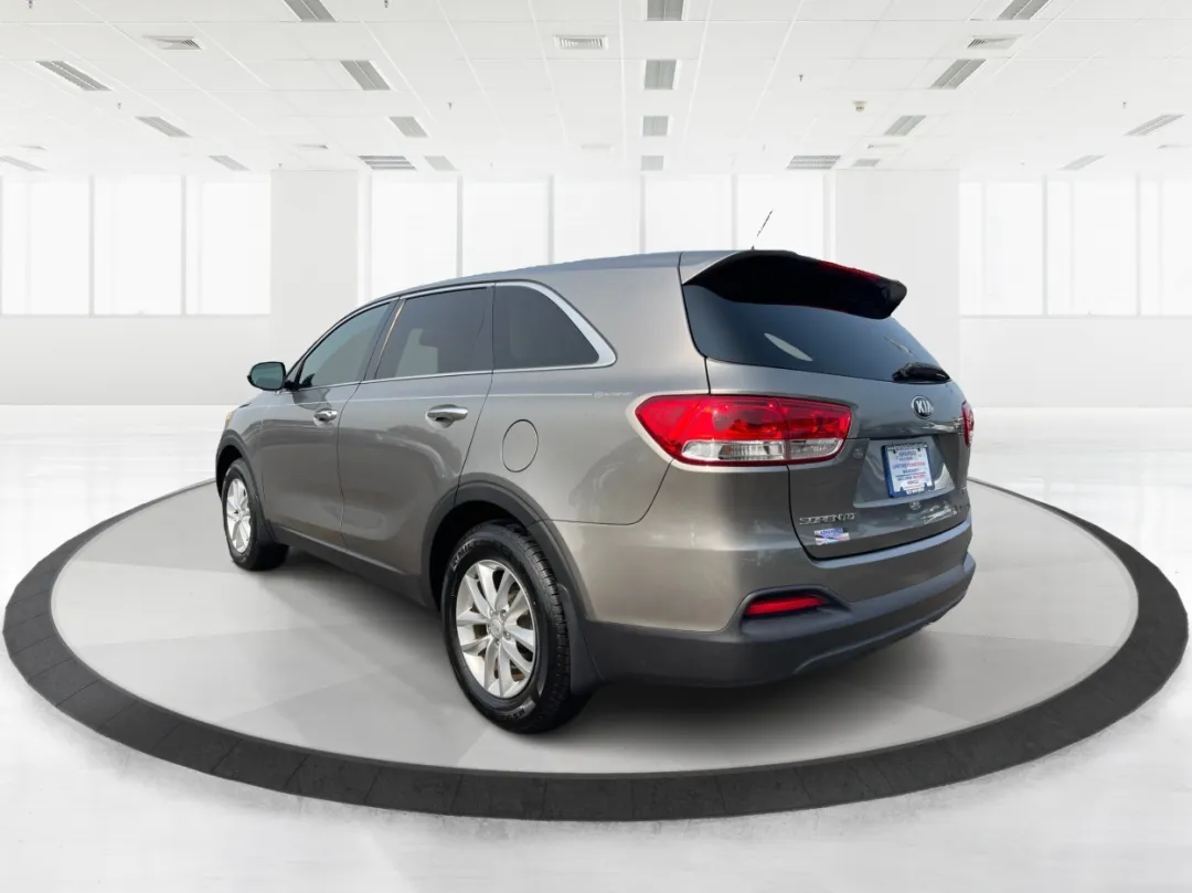 2017 Kia Sorento - 5XYPG4A3XHG265332 - Image #5