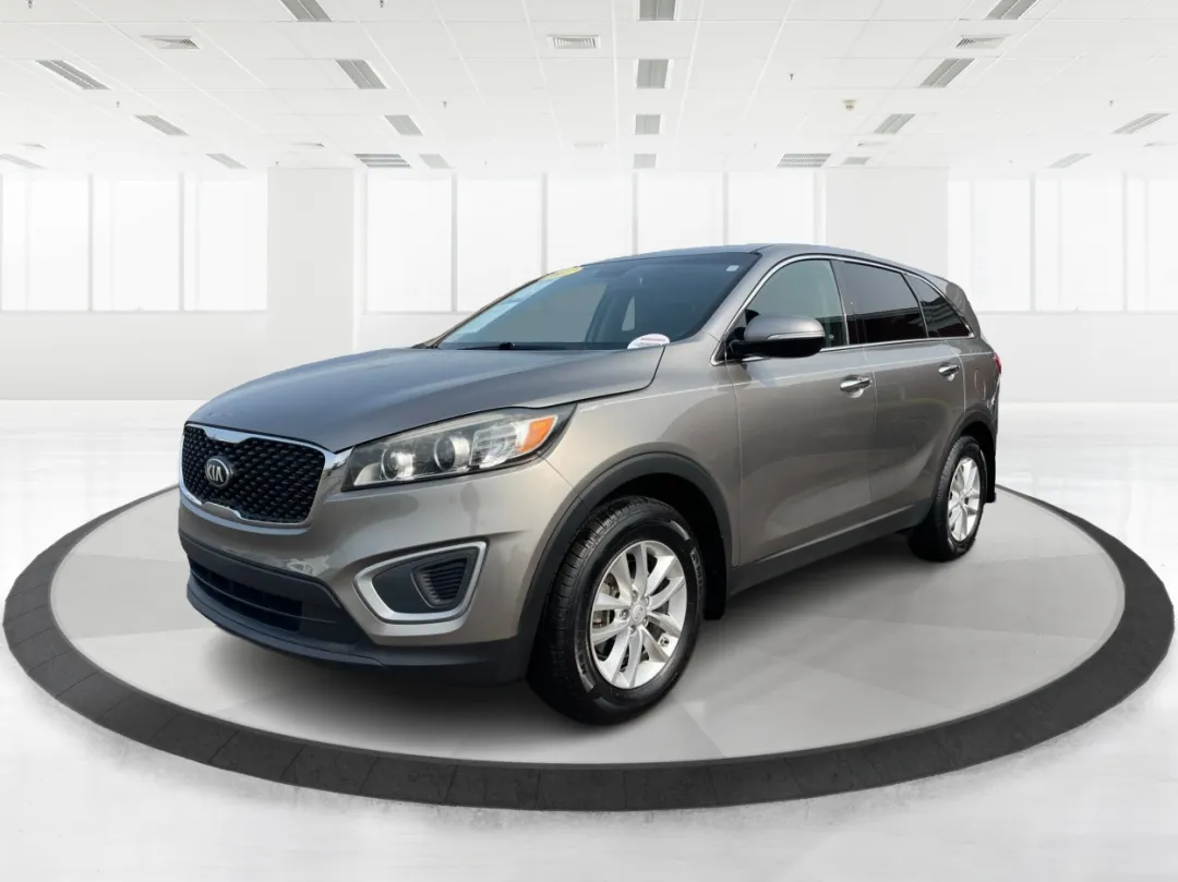 2017 Kia Sorento - 5XYPG4A3XHG265332 - Image #8