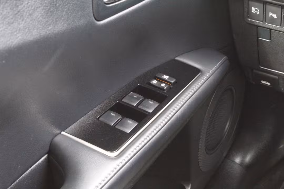 2017 Lexus ES 300h - JTHBW1GG7H2136334 - Image #18