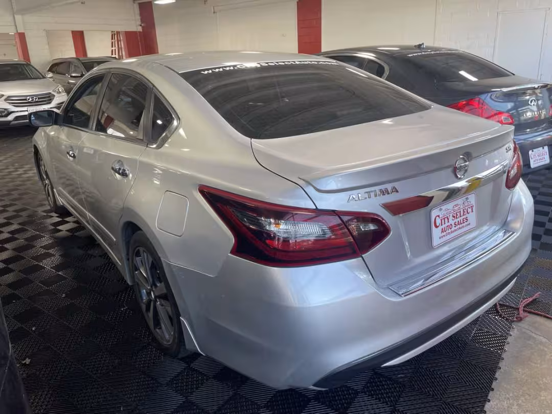 2017 Nissan Altima - 1N4AL3AP7HC116854 - Image #5
