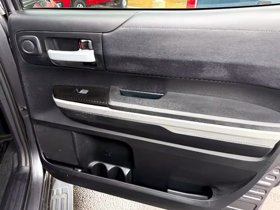 2017 Toyota Tundra - 5TFDY5F12HX656064 - Image #24