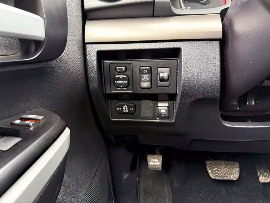 2017 Toyota Tundra - 5TFDY5F12HX656064 - Image #30