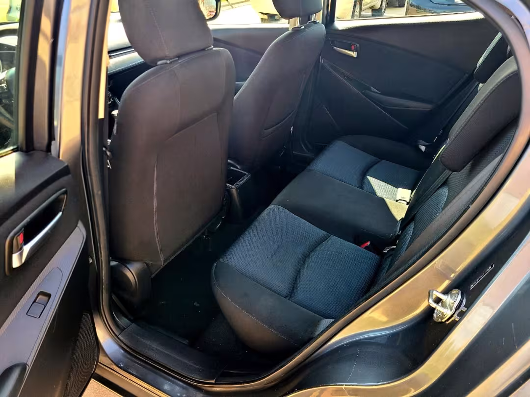 2017 Toyota Yaris iA - 3MYDLBYV4HY171874 - Image #11