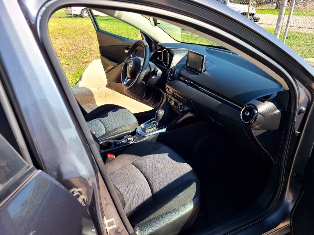 2017 Toyota Yaris iA - 3MYDLBYV4HY171874 - Image #13