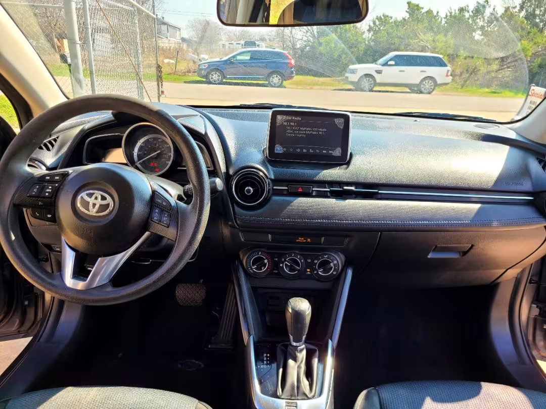 2017 Toyota Yaris iA - 3MYDLBYV4HY171874 - Image #14