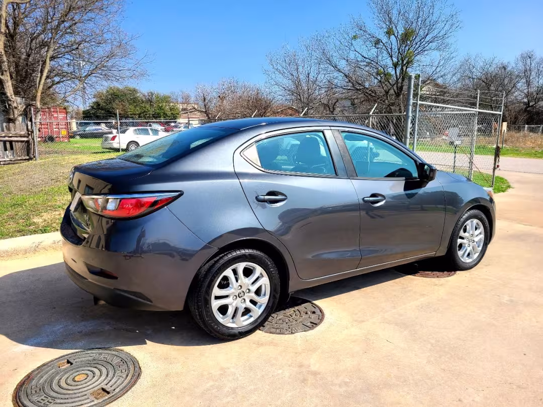2017 Toyota Yaris iA - 3MYDLBYV4HY171874 - Image #3