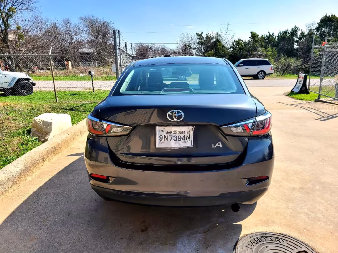 2017 Toyota Yaris iA - 3MYDLBYV4HY171874 - Image #4