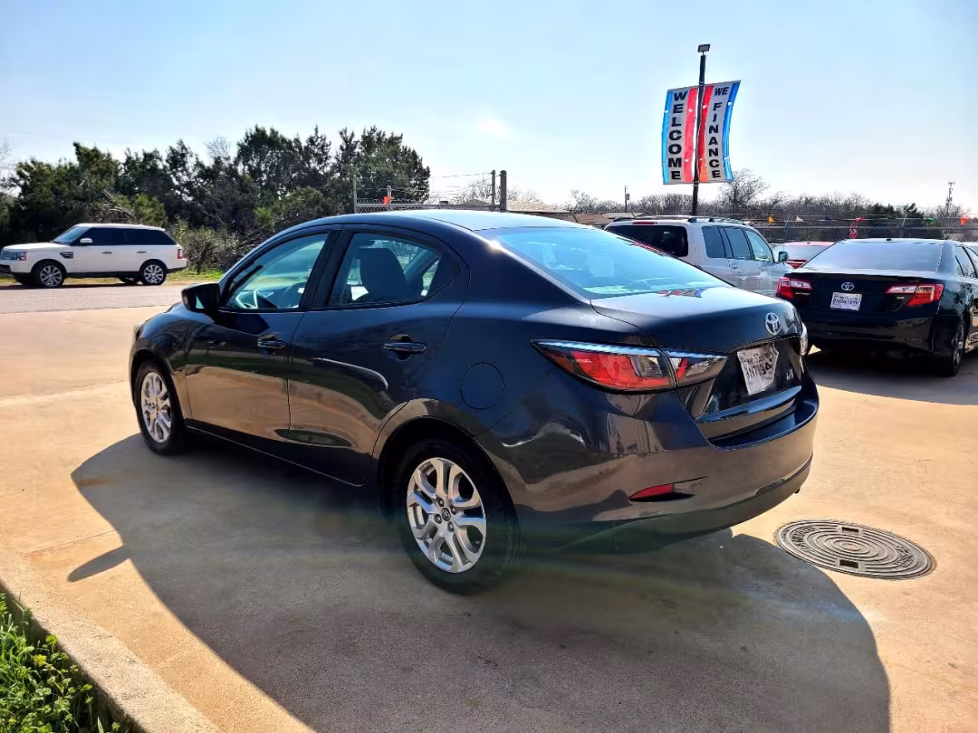 2017 Toyota Yaris iA - 3MYDLBYV4HY171874 - Image #5