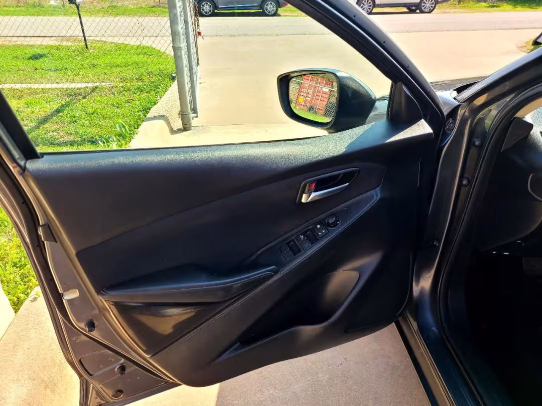 2017 Toyota Yaris iA - 3MYDLBYV4HY171874 - Image #9