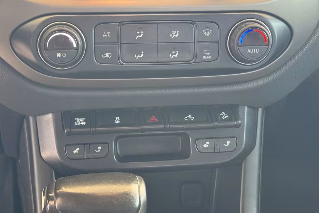 2018 Chevrolet Colorado - 1GCPTDE19J1265526 - Image #16
