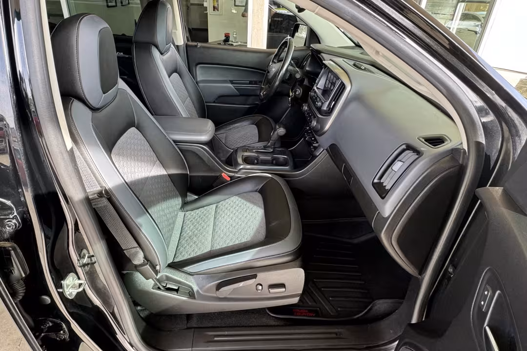 2018 Chevrolet Colorado - 1GCPTDE19J1265526 - Image #21