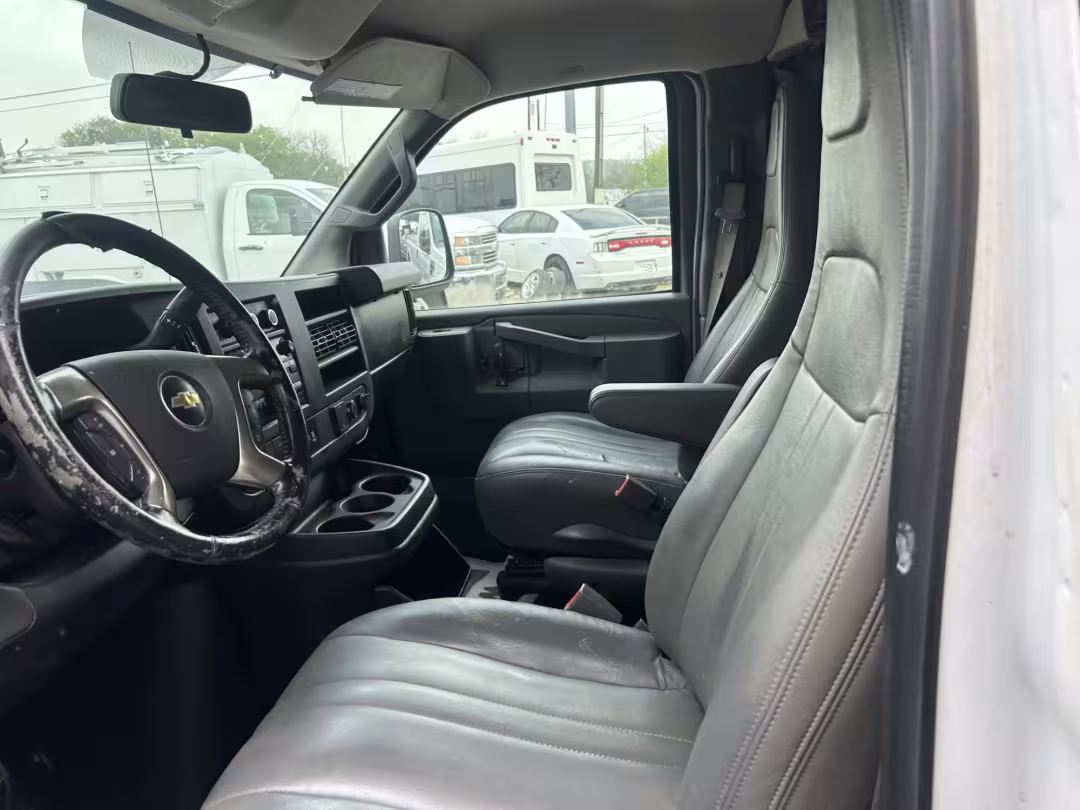 2018 Chevrolet Express - 1GCWGAFG5J1343088 - Image #10