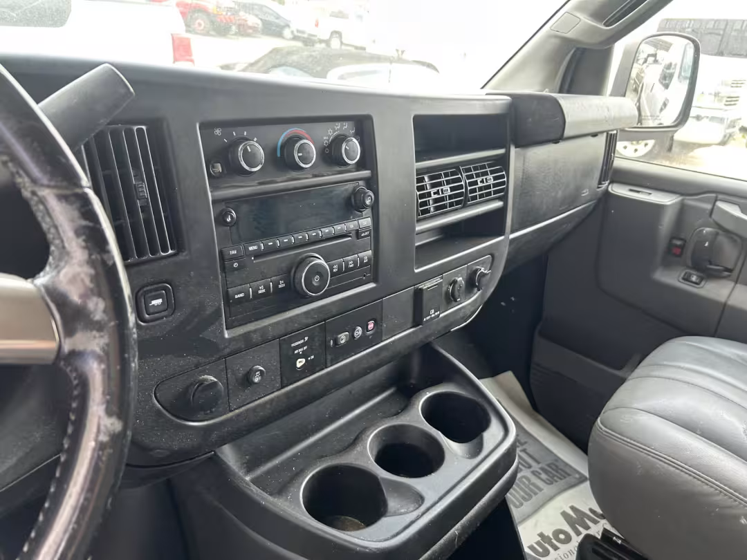 2018 Chevrolet Express - 1GCWGAFG5J1343088 - Image #11