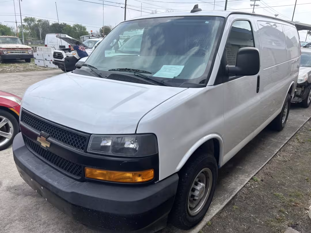 2018 Chevrolet Express - 1GCWGAFG5J1343088 - Image #12